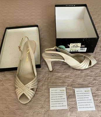 Nina Camille Talla 8.5M Peep-toe Eslinga Polvo Arena Tacones con Estrás  Foto 1 de 4