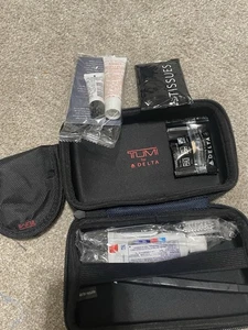 TUMI para Delta One Estuche Rígido Carcasa Artículos de Aseo/Kit de Viaje de Servicios - Imagen 1 de 2