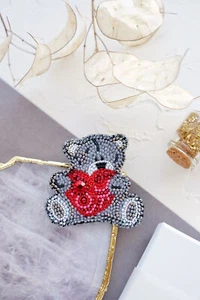 DIY Jewelry making kit "Bear in love", Seed beaded brooch, Bead Embroidery Kit - Picture 1 of 3