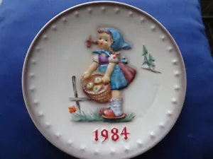 VINTAGE GOEBEL M. J. HUMMEL 1984 ANNUAL COLLECTORS PLATE. - Picture 1 of 11