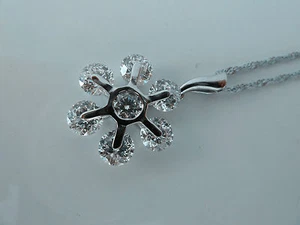 Colgante de plata de ley 925, piedras de circonita cúbica grado AAAAA de calidad, envío gratuito, flor, nuevo con etiquetas - Imagen 1 de 6
