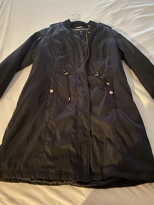 Steve Madden - Chaqueta negra con cremallera y cremalleras laterales Foto 1 de 4