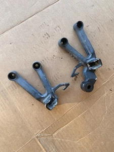 2007 03-09 SUZUKI SV650S 650 SV650 OEM LEFT RIGHT REAR PASSENGER FOOT PEGS - Bild 1 von 3