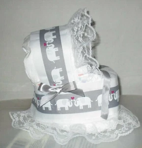 Grau und weiß Elefant Mini Windeltorte Stubenwagen Babyparty Geschenk Herzstück - Bild 1 von 2