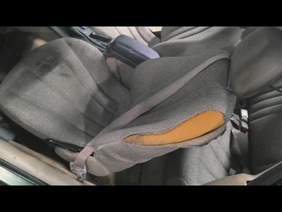 Used Front Left Seat Front fits: 2000 Chevrolet Cavalier bucket cloth manual L. Foto 1 de 4