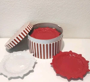 Set 8 Piatti Temptations Natale POINSETTIA 7,5" Rosso Bianco Fiocco di Neve in rilievo  - Foto 1 di 14