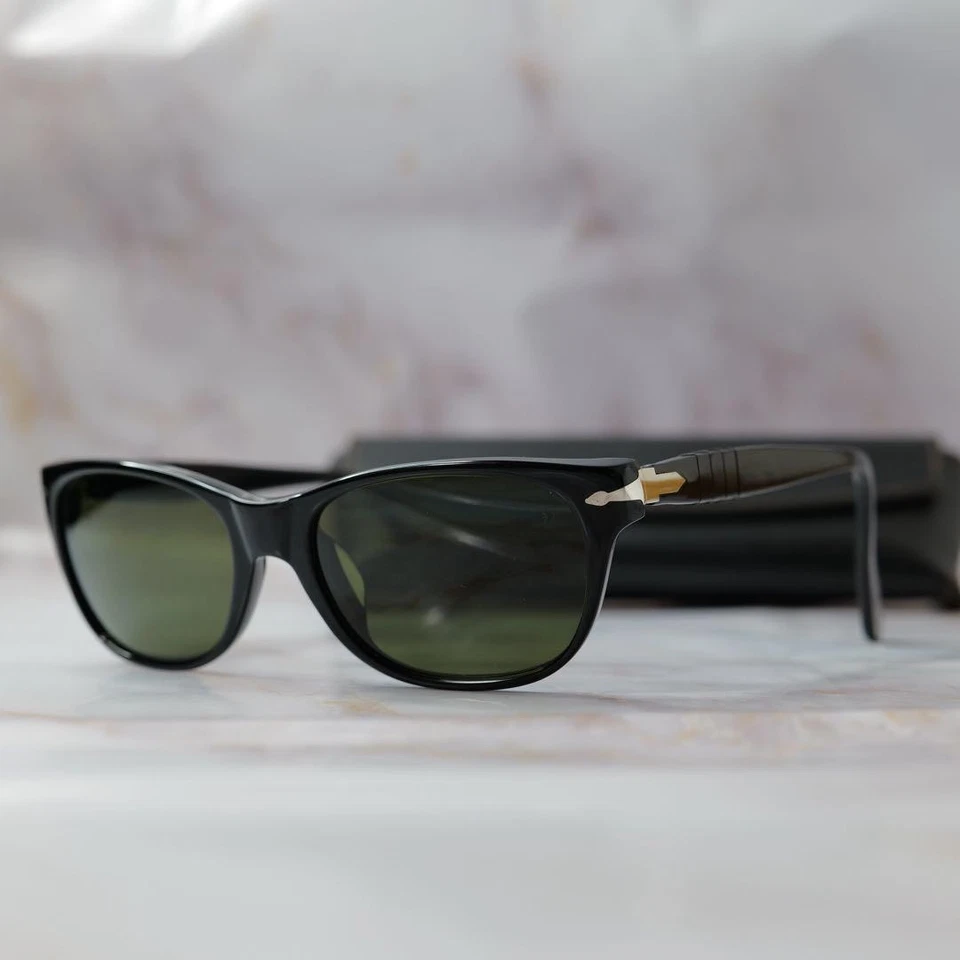 Очки солнцезащитные винтажные Persol Wellington с чехлом черные серебристые дизайн без оправы - Изображение 1 из 4