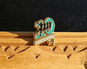 Winterfest 10 1994 Ice Figure Skating 1" Gold Tone Metal & Enamel Pin Pinback - Picture 1 of 4