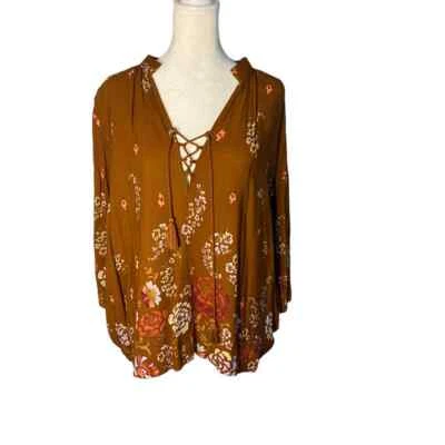 Blusa Ecote con cordones estampado floral talla pequeña Foto 1 de 4