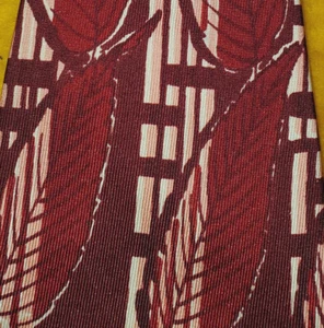 1950s VINTAGE RETRO BOLD ~ SILK McCURRACH TIE ~ RED & PINK LEAVES ~ 52" - Foto 1 di 4