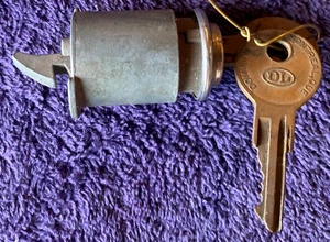 BH1533 1953 53 Nash Rambler Glovebox Key & Lock - Bild 1 von 2