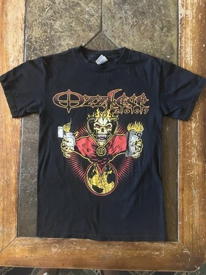 Camiseta de concierto OZZ-FEST 2007 pequeña (pit to pit 17”x 17” pit to bottom (pequeño agujero) Foto 1 de 4