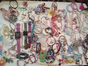 Kinder Kids Mädchen Modeschmuck Spaß Mystery Tasche gebraucht, & Basteln 2 Pfund ++ - Bild 1 von 13