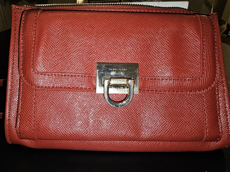 Bolso de hombro de cuero rojo para mujer Ivanka Trump Foto 1 de 4