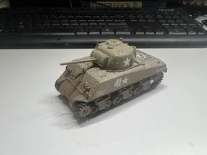 1:50 Corgi US Army WW2 M4 A3 Sherman Tank Battle Of The Bulge Bolt Action Panzer - Foto 1 di 5