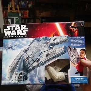 Star Wars 2015 "The Force Awakens" Millennium Falcon by Disney Hasbro. New Mint - Picture 1 of 8