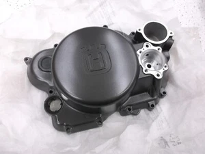 Husqvarna TE610 SM610 New NOS Engine Clutch Cover TE630 SMS630 2006-11 8000A5320 - Foto 1 di 8