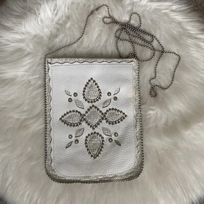 LEATHEROCK USA CROSSBODY CELL POUCH PURSE WHITE SILVER CRYSTALS STUDS BALL-CHAIN — 第 1/4 张图片