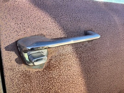 1969 - 1975 年国际收割机 Travelall 卡车乘客右手后门把手 — 第 1/3 张图片