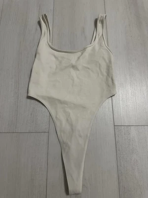 Body Alo Yoga Hot Shot ropa deportiva talla S - marfil Foto 1 de 4