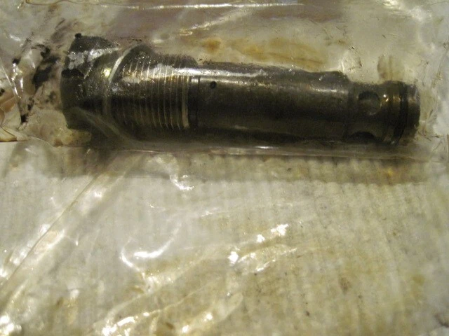 Válvula de alivio de presión de aceite Porsche 944 y 944 Turbo S2 - '87 y posterior 1 pieza OPRV  Foto 1 de 1