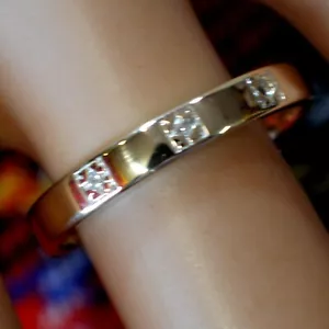 9 ct GOLD second hand 3 stone diamond ring - Picture 1 of 3