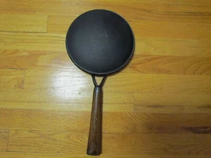 Vintage creative cookware CREPE pan 8" Cast Aluminum W/ Wooden Handle USA Made - Picture 1 of 2