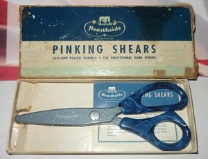 OLD VINTAGE HEARTHSIDE BLUE MARBLED PLASTIC METAL HANDLE PINKING SHEARS SCISSORS - Picture 1 of 6
