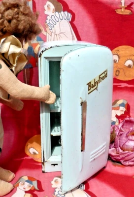 JOUET ANCIEN, ANCIEN FRIGO "baby Froid" en tôle peinte vers 1950 - Photo 1/4