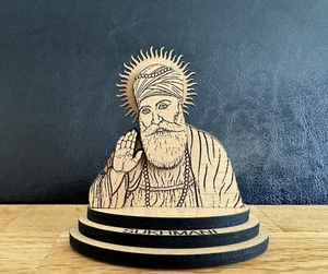Sikh Guru Nanak Dev Ji Madera Tallada Foto Retrato Sikh Soporte de Escritorio Bendición OF - Imagen 1 de 6