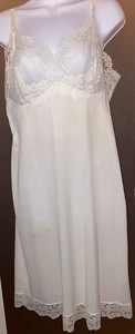 Vintage Sexy Cream Off White Full Slip Size 36 Bust Nylon, Elaborate 2 Stains - Picture 1 of 13