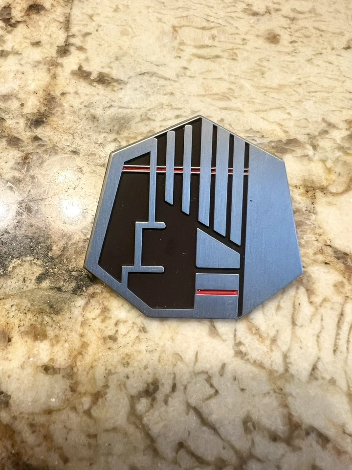 Prendedor Disney Star Wars Galaxy's Edge Savi's Workshop Tema de Potencia y Control Versión #2 Foto 1 de 1