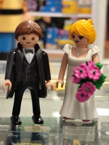 PLAYMOBIL PAREJA DE NOVIOS - 16/8/23 - Picture 1 of 1