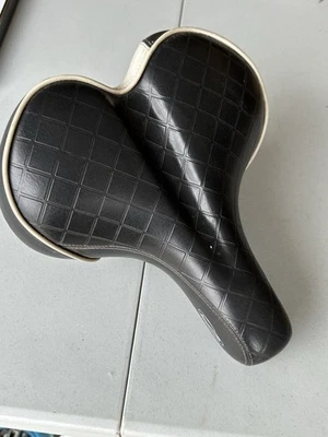 Jamis BOSS Cruiser Bike Oversized Bicycle Seat, Saddle, Wide - Image 1 of 4