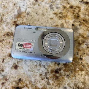 Casio Exilim EX-Z80A Digital Camera Silver 8.1 MP 2.5" Display 3x Optical Zoom - Imagen 1 de 4