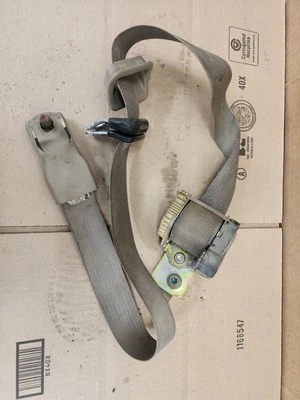 Ford Excursion 2005 cinturón de seguridad de fábrica cinturón de hombro delantero derecho lado del pasajero Foto 1 de 4