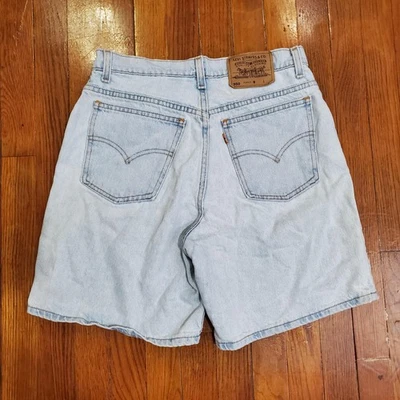 Vintage Levis Shorts Womens 11 Light Wash 950 Relaxed Fit Denim Made in USA 90s - Image 1 of 4