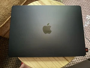 Apple MacBook Air 13 cali M3 2024 8GB RAM 256GB SSD - tylko 9 cykli baterii. - Zdjęcie 1 z 16