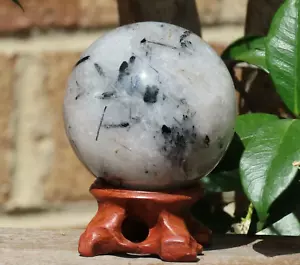 Turmalina negra en esfera de cristal de cuarzo con soporte de exhibición de madera 385 gramos - Imagen 1 de 12