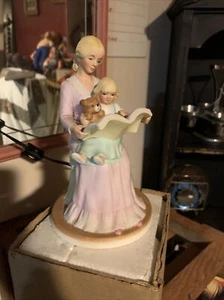 Vintage Heritage House 1988 My Mother’s Love Fine Porcelain Figur Storytime - Bild 1 von 5