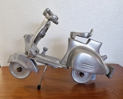 Vespa 125U 1953 Diecast 1/32 Scale Scooter Moped Motorcycle  - Image 1 of 4
