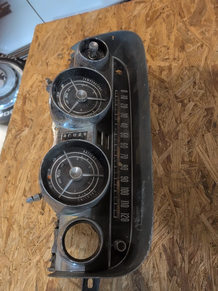 Interruptores cluster calibre moldura painel 1959 Buick LeSabre  - Imagem 1 de 4