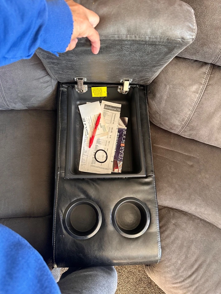 5 seat sectional with 2 recliners and a chaise lounger it is gray  - Image 1 of 4