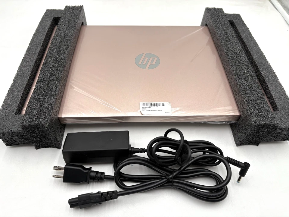 Ноутбук HP 17-cn0445nr Intel Celeron N4120 4 ГБ DDR4-2400 MT/s (1 x 4 ГБ) 17,3 дюйма - Изображение 1 из 4