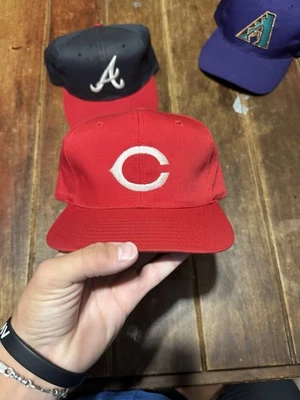 Gorra de colección Cincinnati Reds logotipo liso roja Snapback MLB Twins Enterprise Foto 1 de 4