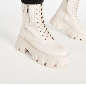 NWOT Reverie WOMENS  Combat Boot BIRCH WHITE SIZE 6 - Picture 1 of 3