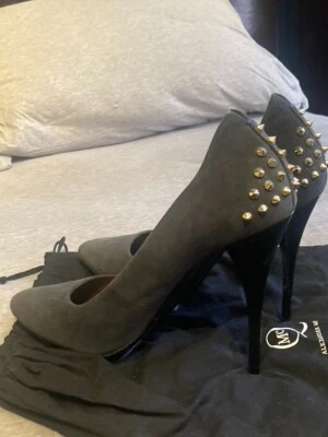 Zapatos de salón con clavos Alexander McQueen (McQ) grises, talla 38 Foto 1 de 4