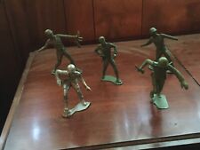 Vintage Lot Toy Plastic molded Army Soldiers 5" figures - 4 Green - 1 Silver 