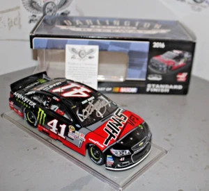 Kurt Busch HAAS 2016 Darlington Throwback 1/24 acción NASCAR diecast autografiado - Imagen 1 de 2