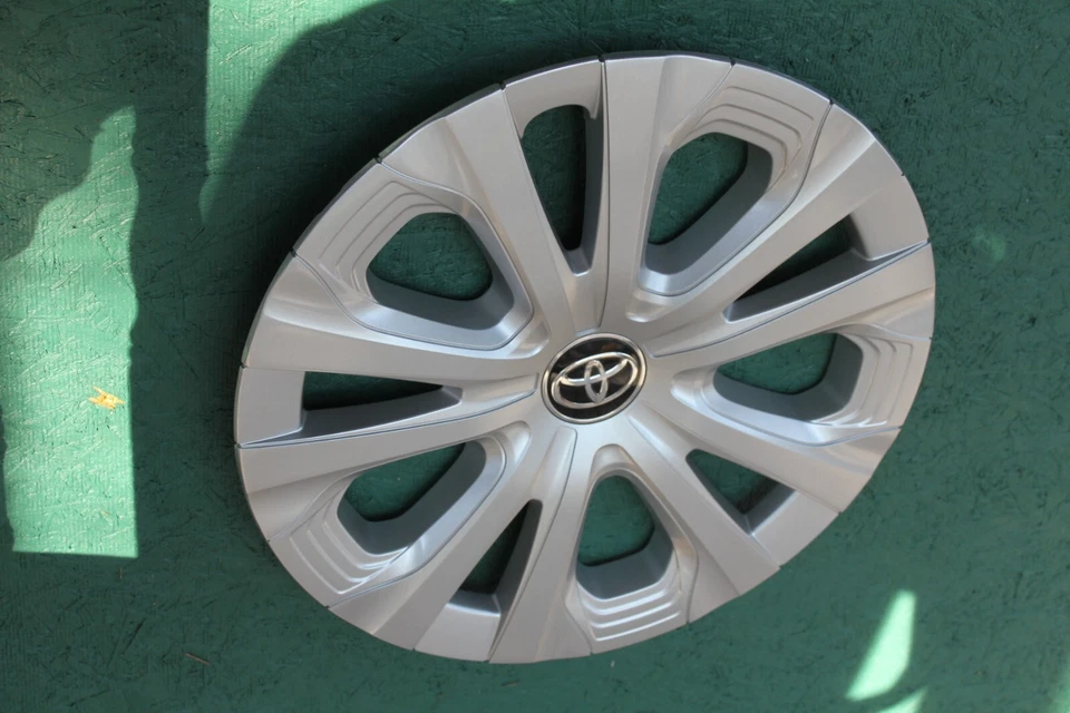 Tapacubos Toyota Prius 2019 2020 2021 2022 de fábrica 61188 original cubierta de rueda OEM Foto 1 de 1